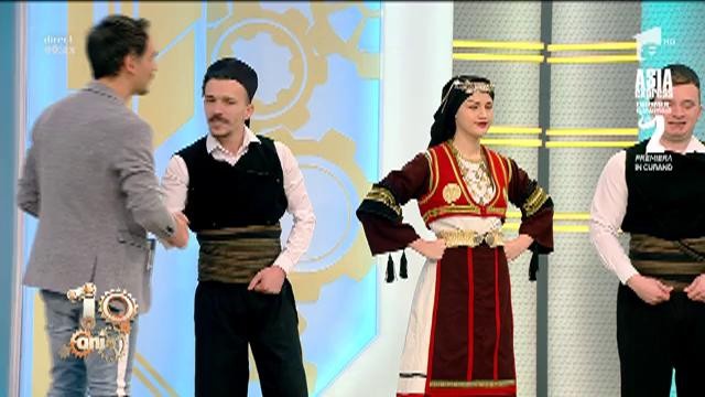 Ansamblul KYMATA al Uniunii Elene din Rom&acirc;nia, filiala Prahova, dans special pe scena de la Neatza