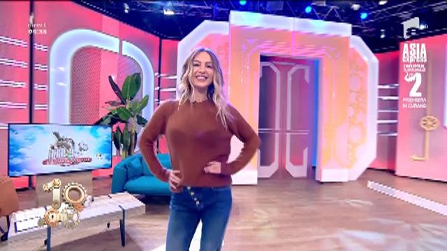 Cosmina Adam - &rdquo;Mă gătesc, că-i joc &icirc;n sat&rdquo;