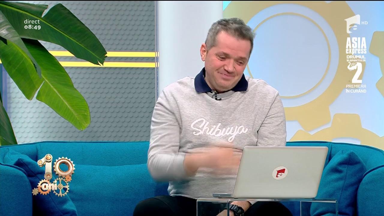 Cum se bucură un bebeluș la un meci de fotbal