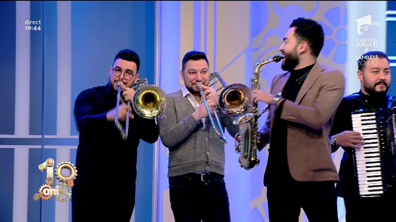 Mahala Rai Banda c&acirc;ntă, la Neatza, melodia "Toba și basul"