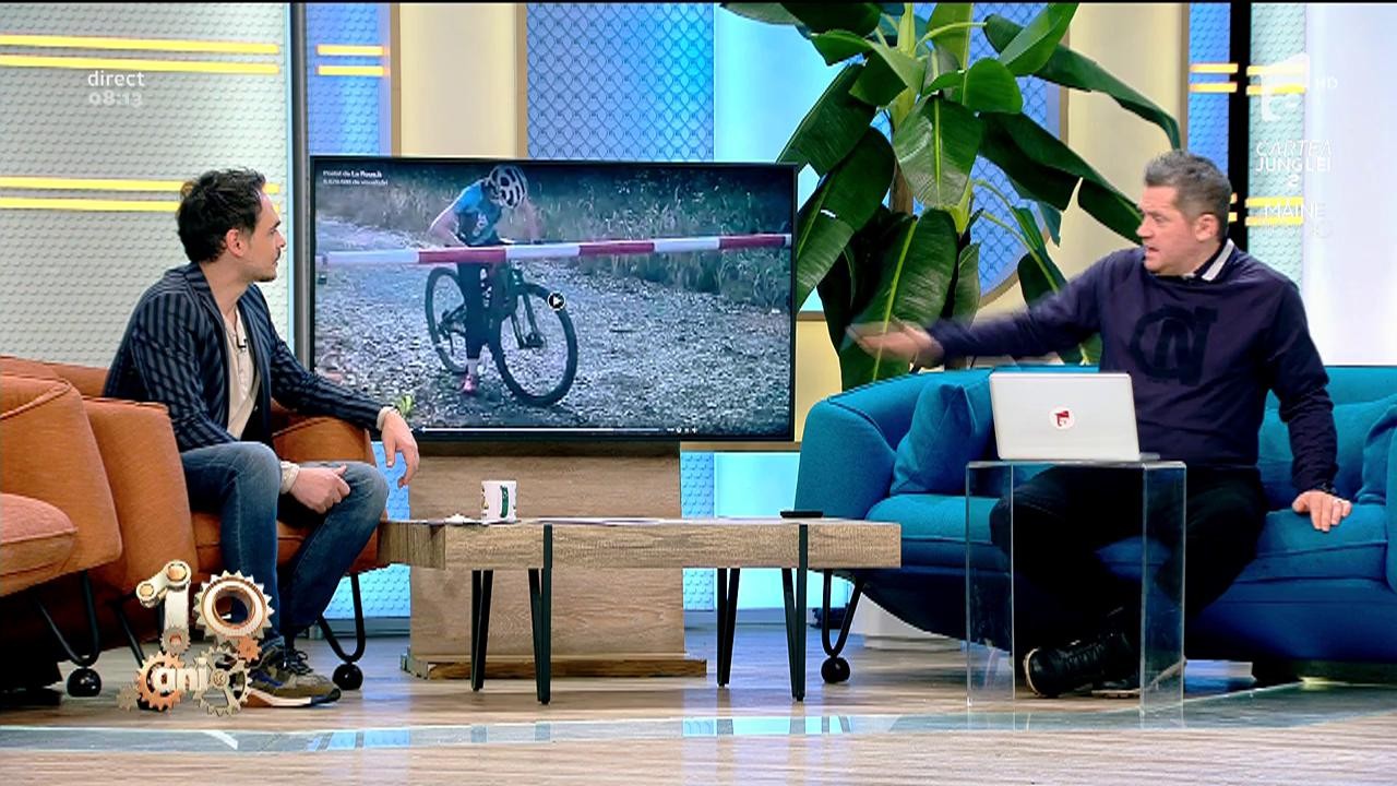 Smiley News. Chinezii nu trec niciodată pe sub o barieră