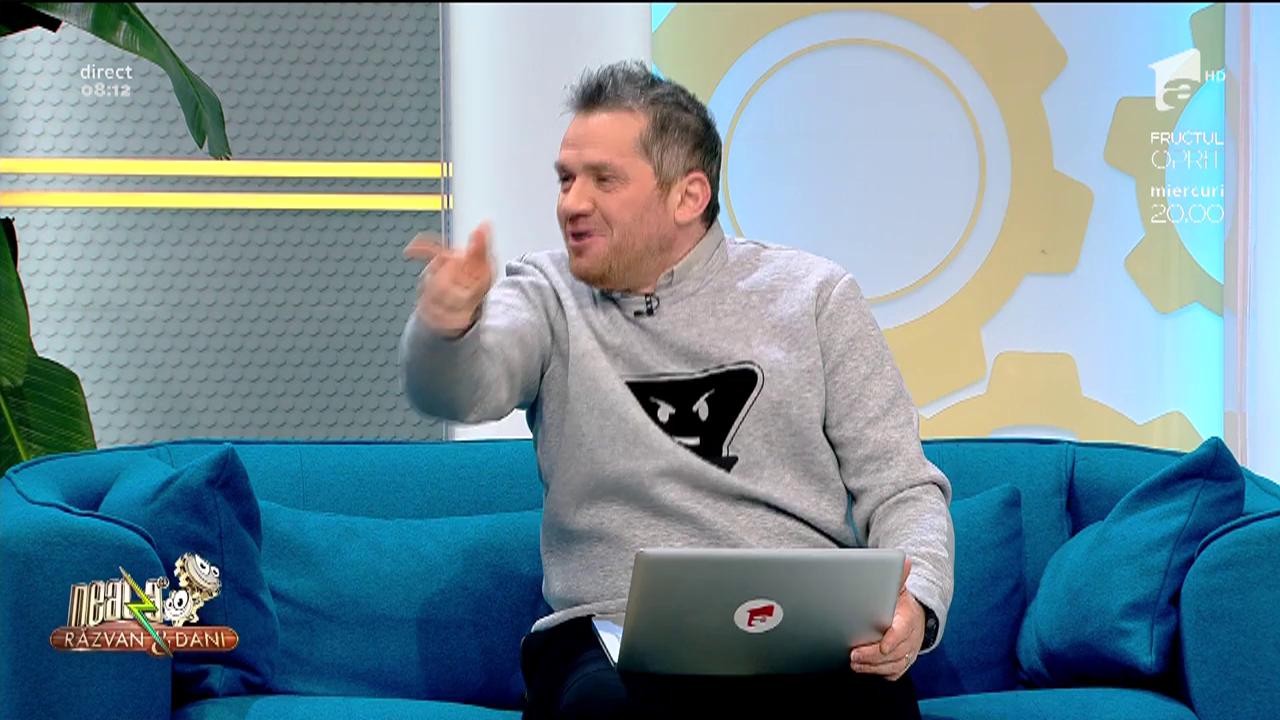 Smiley News. Nea Ilie, cel mai bun schior de pe străzile din Rom&acirc;nia