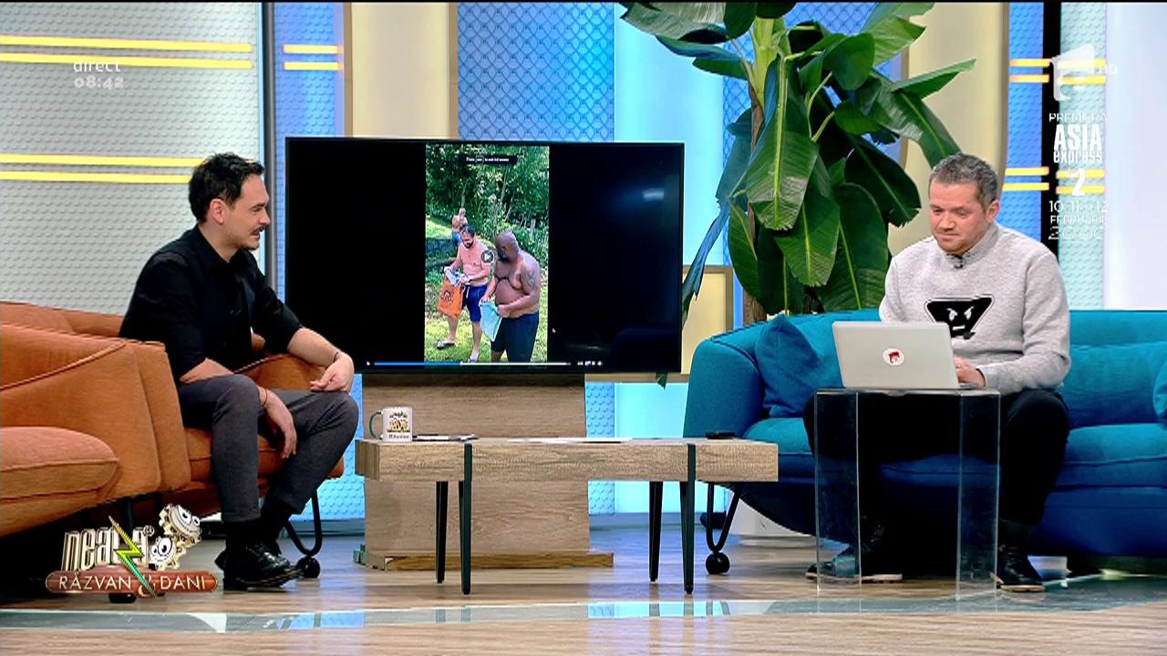 Smiley News. Cum respiră o maimuțică