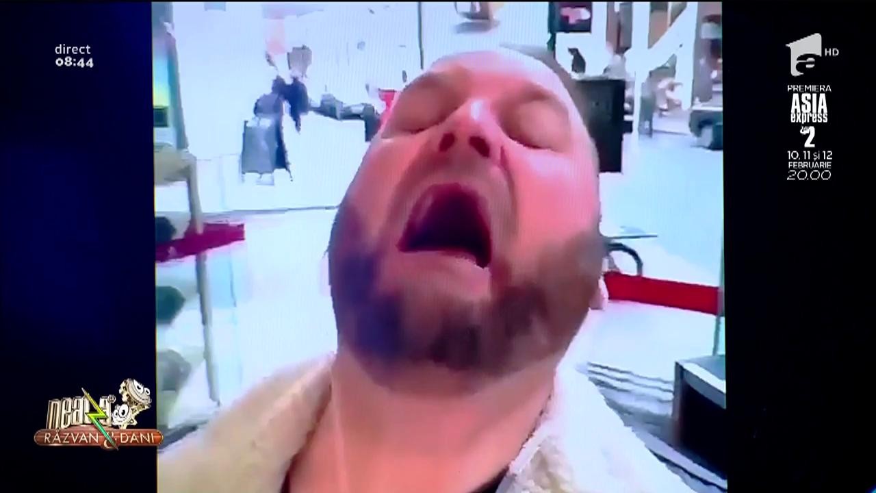 Smiley News. Cel mai netalentat c&acirc;ntăreț de operă