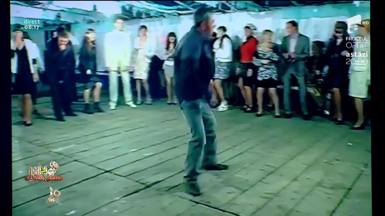 Smiley News. Cel mai tare dansator de la o nuntă din Rusia