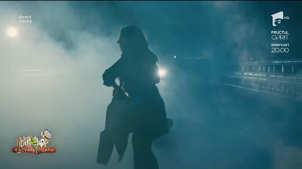 Nicole Cherry c&acirc;ntă melodia Dansează am&acirc;ndoi