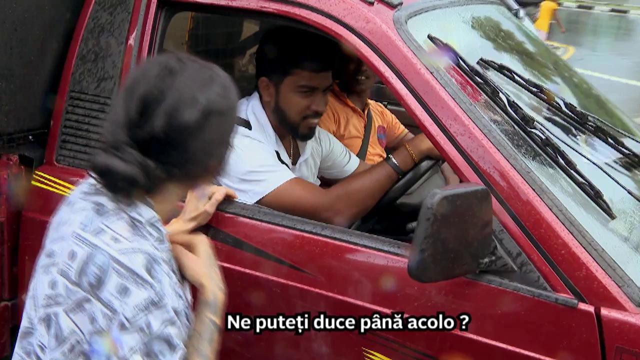 Ruby, la un pas să fie călcată de o mașină