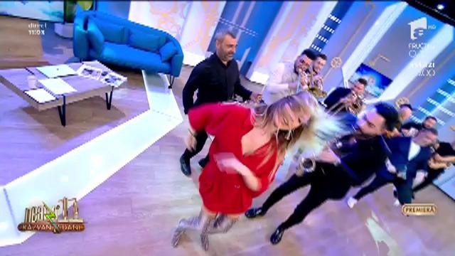 Mahala Rai Banda - Besame L'Dili