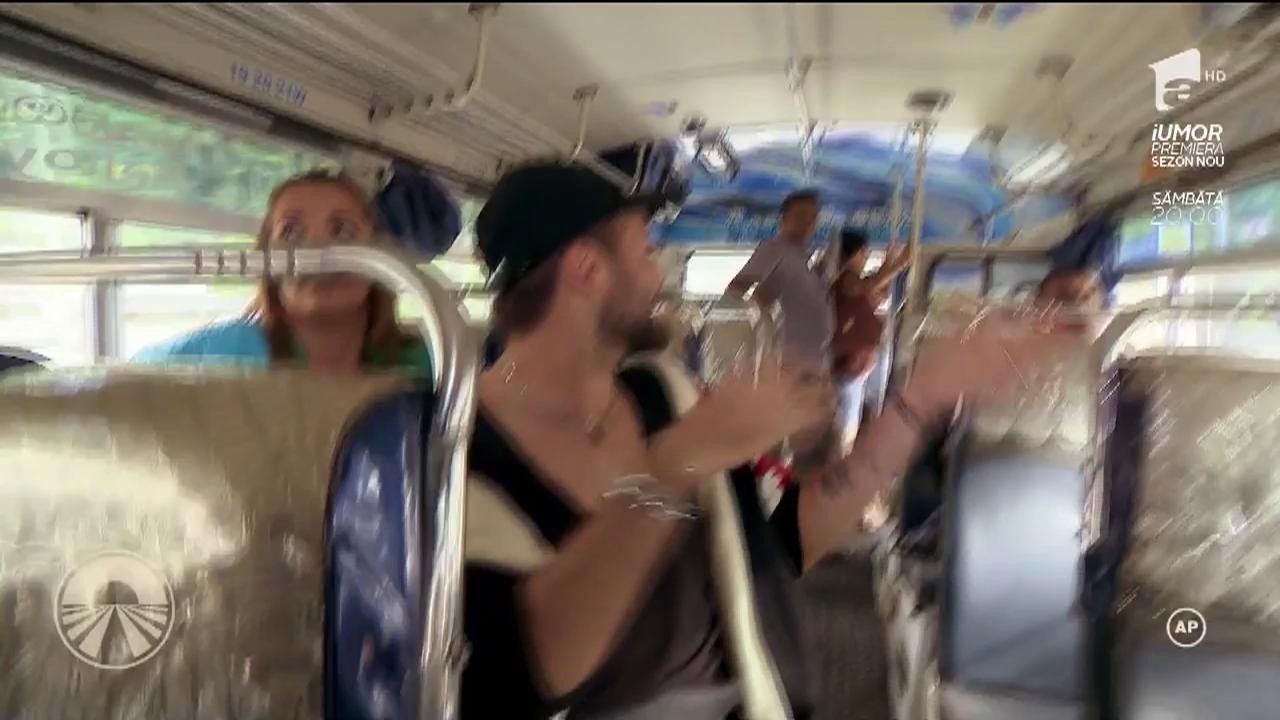 Cocuţa şi Bogdan, la un pas să fie daţi jos din autobuz pentru ca n-au plătit biletul!