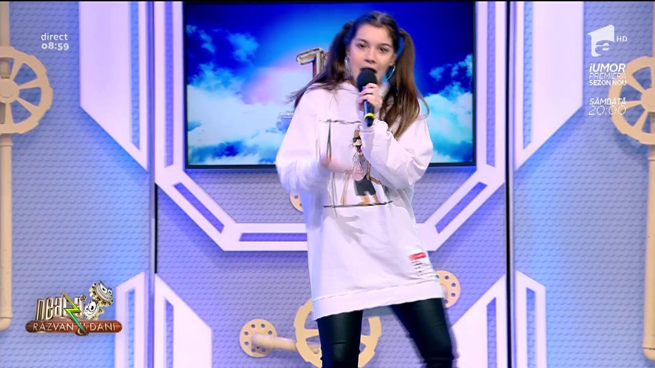 Ioana Bulgaru c&acirc;ntă, la Neatza, melodia "Toy"