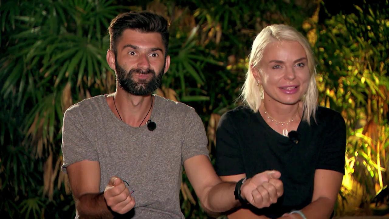 Jojo și Paul Ipate merg cu mașina poliției: "Cei din spate au cătușele la m&acirc;ini"