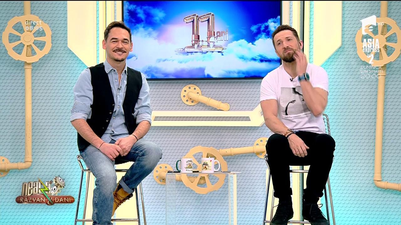 Răzvan Simion şi Dani Oţil se apucă de c&acirc;ntat la sintetizator la metroul din Drumul Taberei