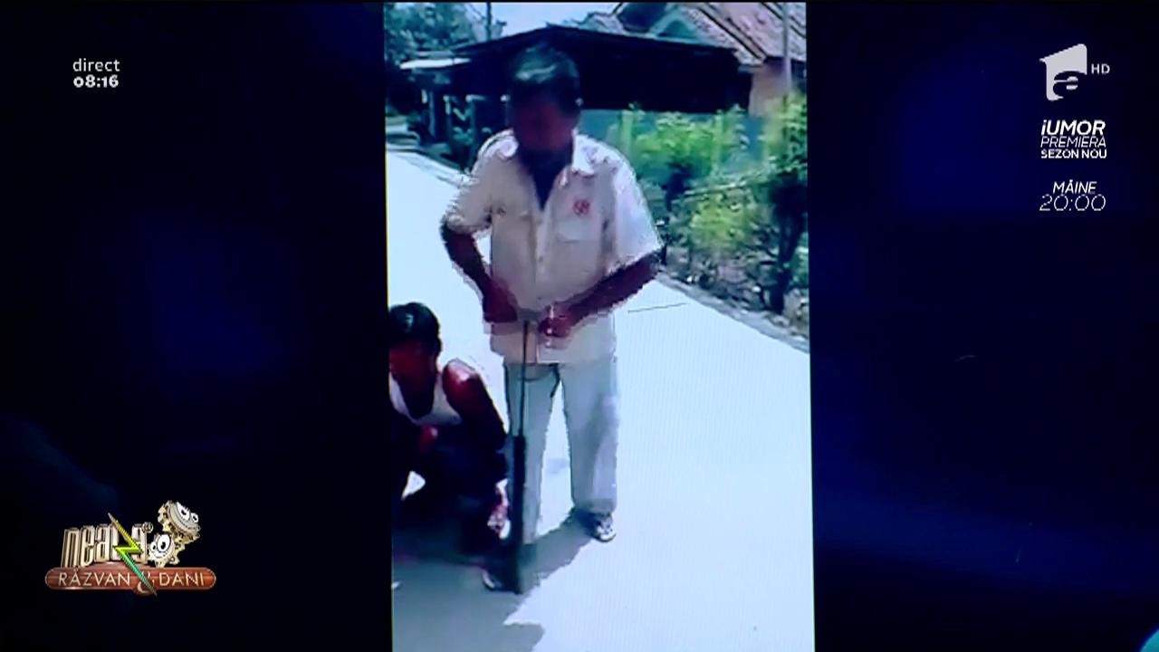 R&acirc;zi cu lacrimi! Și-a pus bunicul să-i umfle, cu pompă de mașină, roata de ciment de la compactor