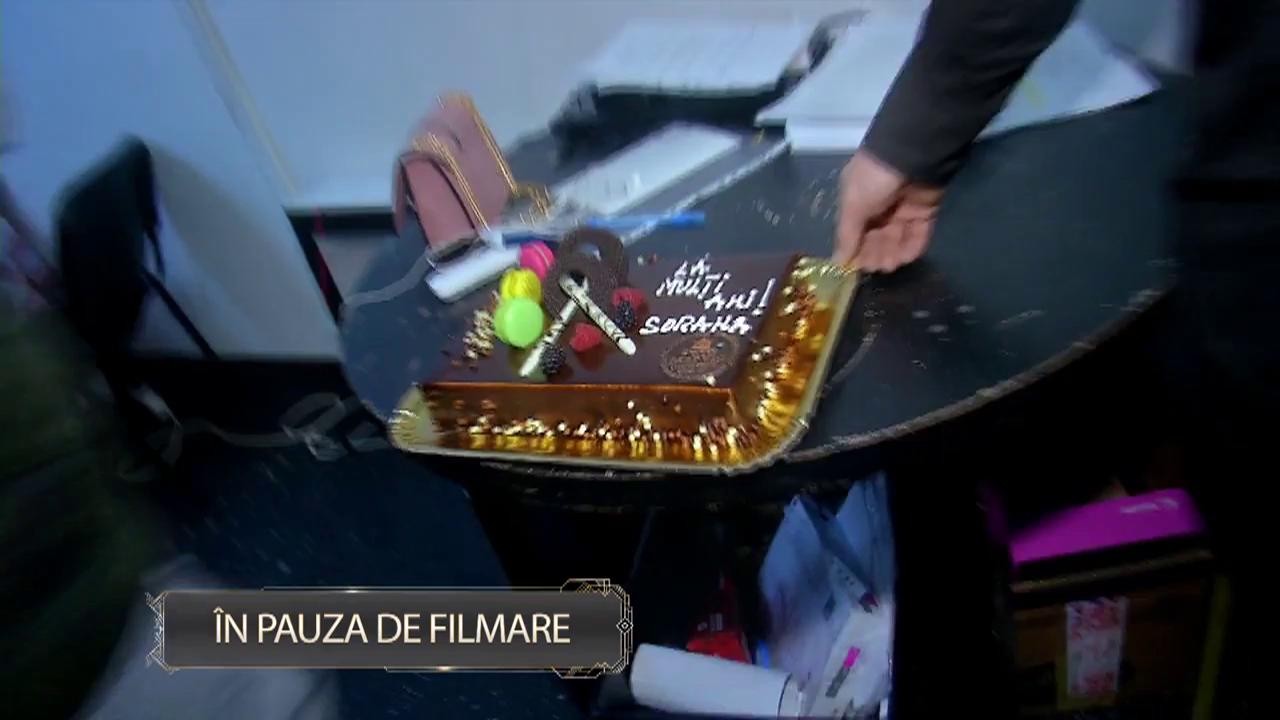 Sorana Mohamad, sărbătorită pe Scena Misterelor. Artista a primit un tort surpriză!