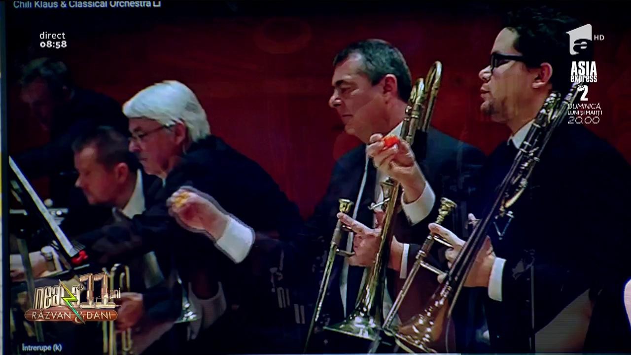 Smiley News: Efectele ardeiului iute pe Orchestra Naţională de Cameră din Danemarca