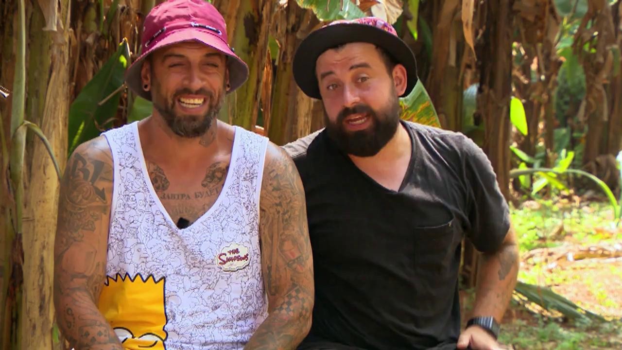 CRBL și Oase, luați la &icirc;ntrebari de polițiștii indieni: &rdquo;- Pașapoartele! - Nu aveți...&rdquo;