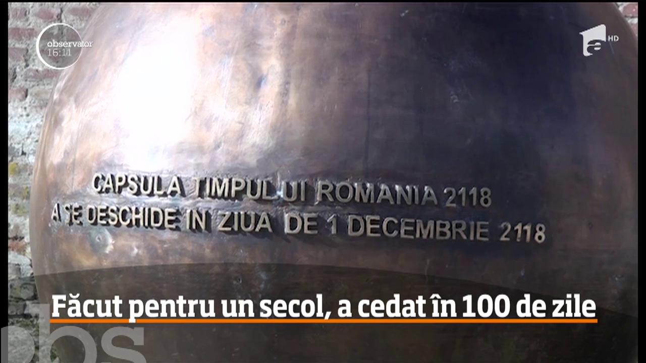 Soclul Capsulei Timpului, monumentul din Alba Iulia, a &icirc;nceput să se făr&acirc;miţeze, chiar dacă ar fi trebuit să reziste 100 de ani