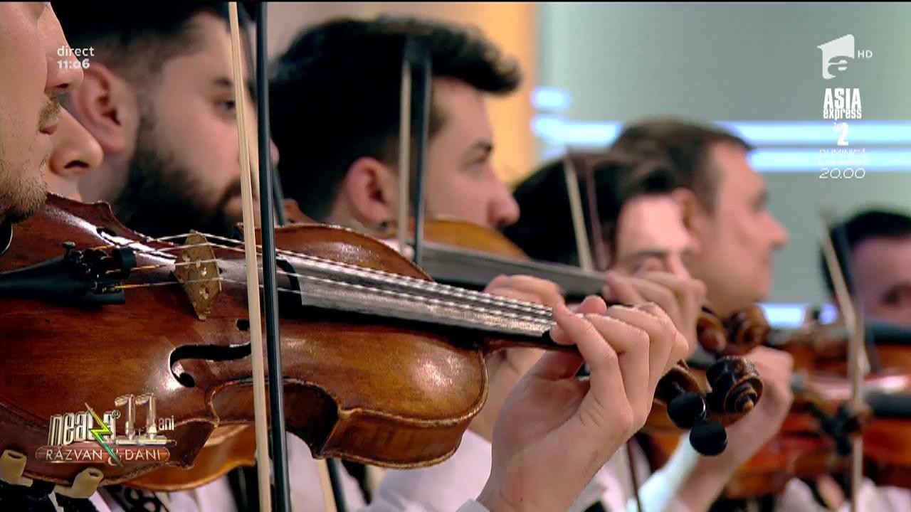 Gelu Voicu şi Orchestra "Flacăra Prahovei" a Filarmonicii "Paul Constantinescu" c&acirc;ntă "Noi suntem din Teleorman"