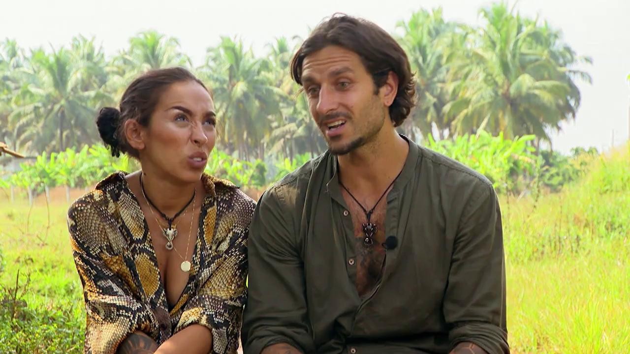 CRBL și Oase s-au pierdut prin templu &icirc;n căutarea steagului: &bdquo;S-a speriat toată lumea de noi. De unde au venit și ăștia?&rdquo;