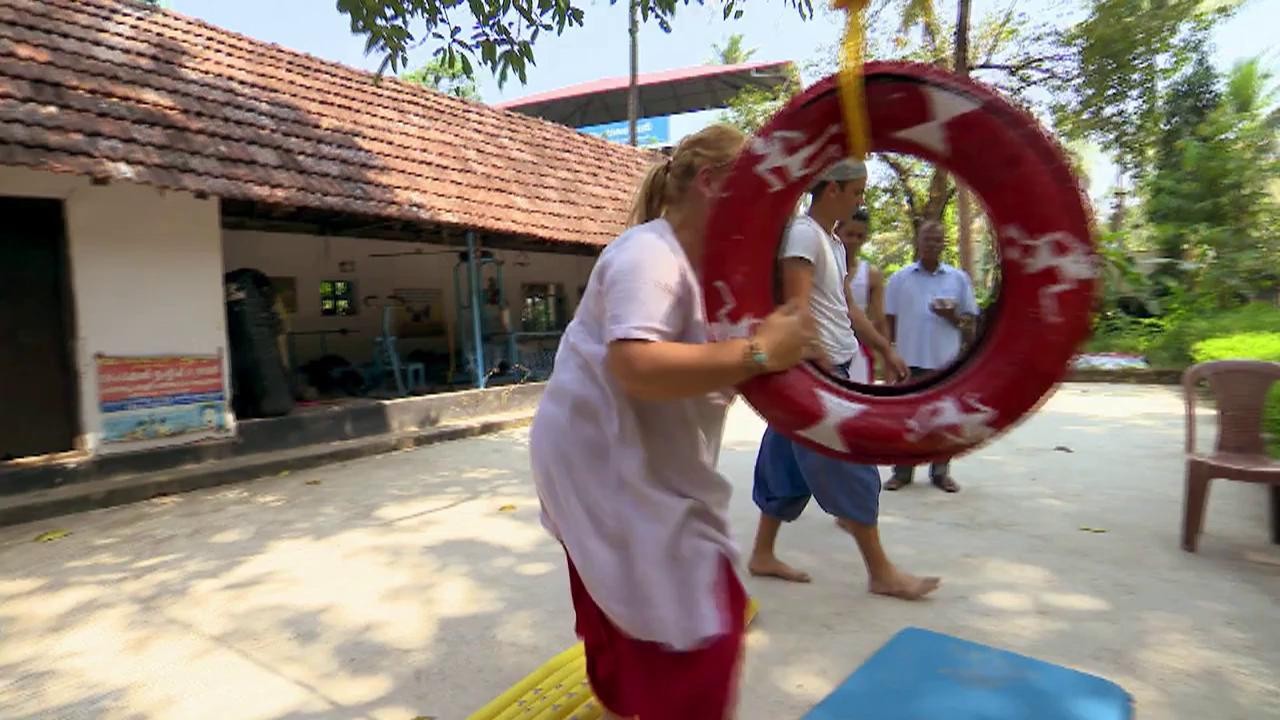 Cea mai amuzantă probă pentru Anca și Teodor. Artele marțiale le-au dat mari bătăi de cap: &bdquo;Se rupe creanga cu mine&rdquo;