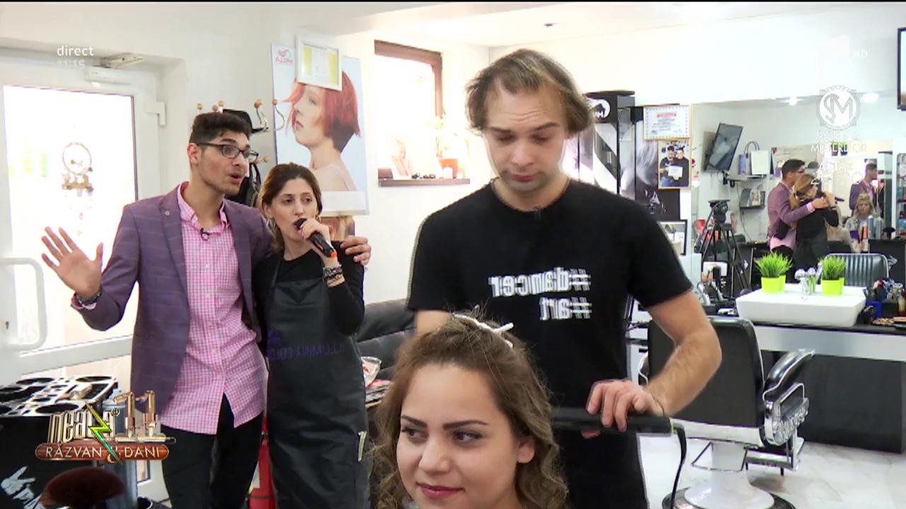 Dorel &icirc;mbină utilul cu plăcutul! Fostul concurent de la X Factor c&acirc;ntă și coafează &icirc;n același timp!
