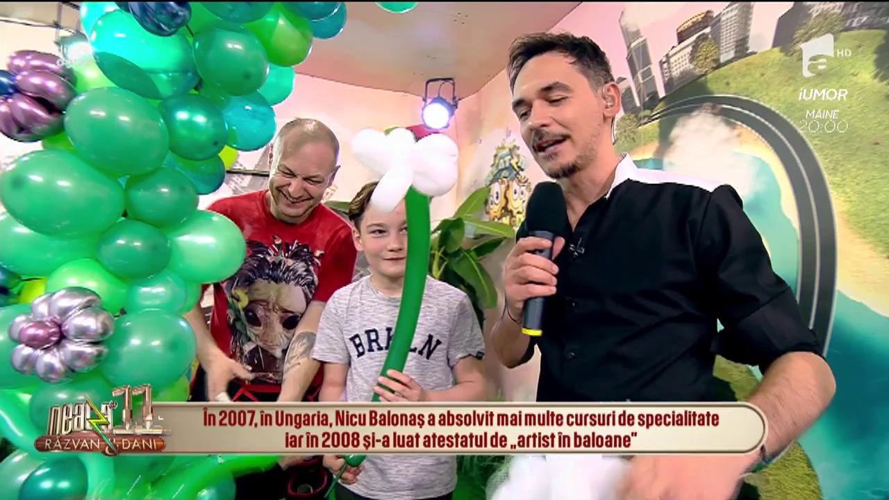Cum să faci o floare din două baloane. Nicu Balonaș, demonstrație &icirc;n direct:  "Am umflat milioane de baloane"