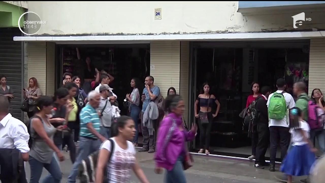 Situaţia &icirc;n Venezuela se deteriorează &icirc;n continuu. Ţara este &icirc;n beznă de aproape 2 zile iar un om a murit deja &icirc;n spital din cauza penei uriaşe de curent