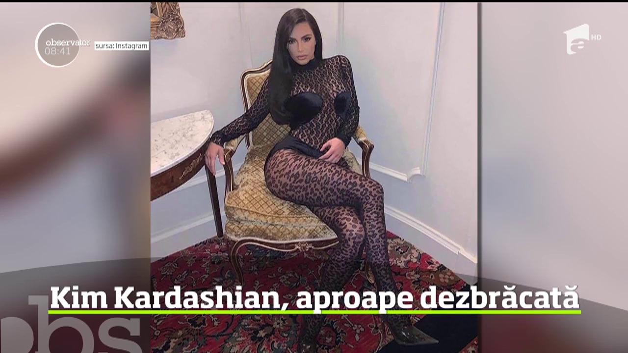 Kim Kardashian, aproape dezbrăcată pe străzile din Paris