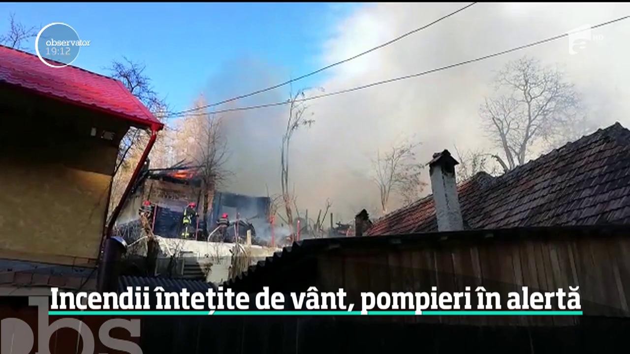O casă a ars &icirc;n R&acirc;șnov! Peste 30 de pompieri au intervenit cu 6 autospeciale