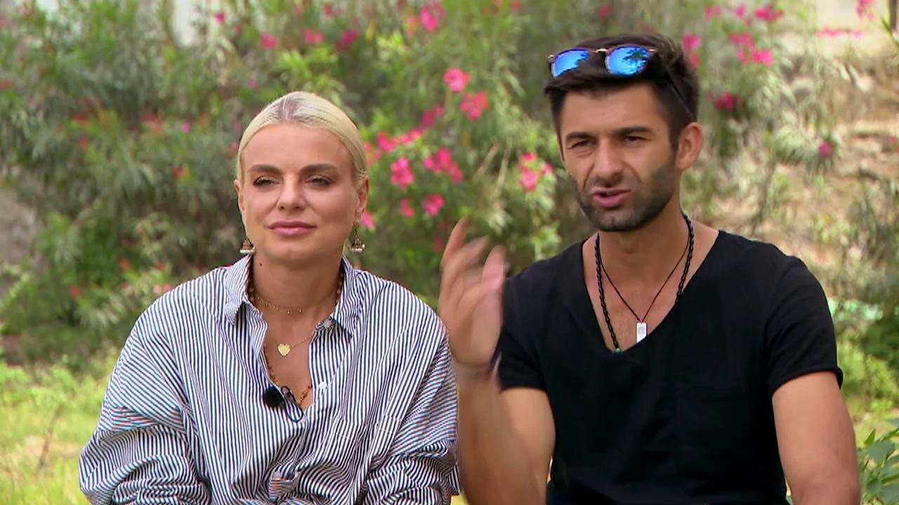 Concurenții, probleme mari cu autostopul! CRBL: Ăsta ne duce &icirc;n direcția opusă, am plecat primii și ajungem ultimii