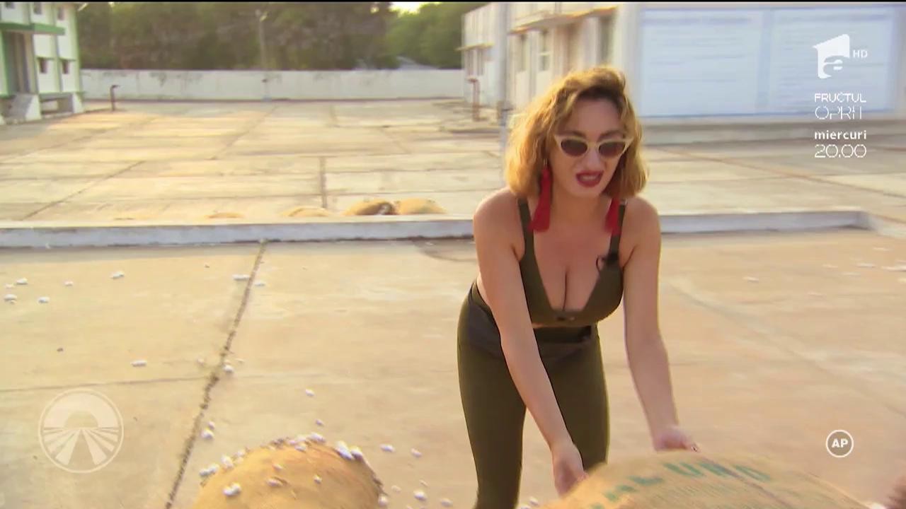 Caută acul &icirc;n carul cu f&acirc;n, la propriu! Cam aşa a fost o misiune pentru concurenţii de la Asia Express