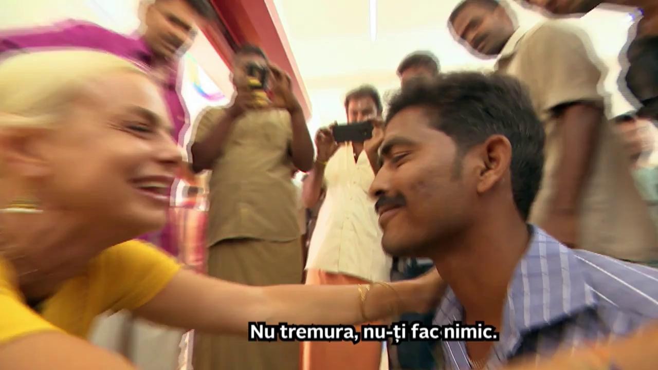 Jojo a devenit frizeriţa indienilor: E o ocazie unică să &icirc;ţi taie părul o actriţă din Rom&acirc;nia