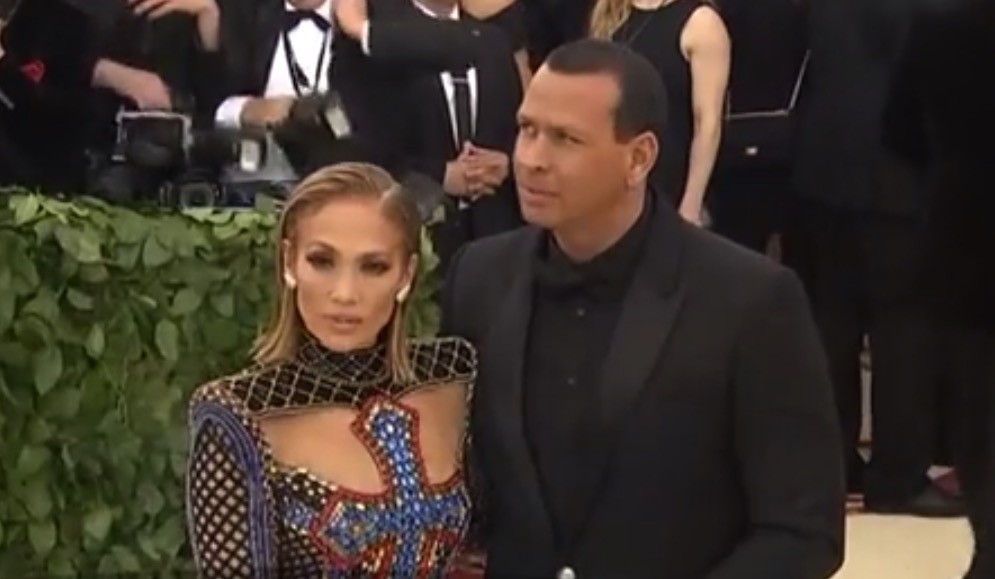 La doar o zi de la anunţul logodnei, Alex Rodriguez este acuzat că a &icirc;nşelat-o pe Jennifer Lopez!