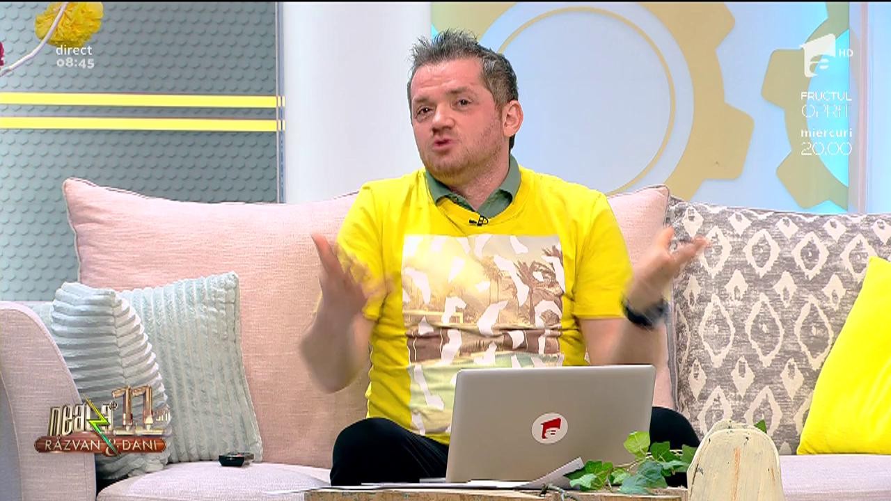 Smiley News. De ce a dat foc Chuck Norris tabloului cu tabelul periodic al lui Mendeleev