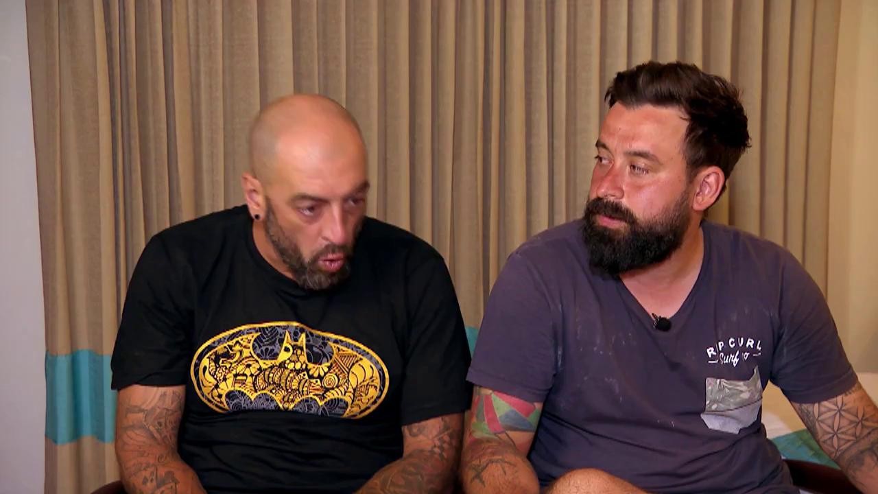 Probabil cea mai grea misiune de la Asia Express! Să le vinzi indienilor costumul tradiţional rom&acirc;nesc!