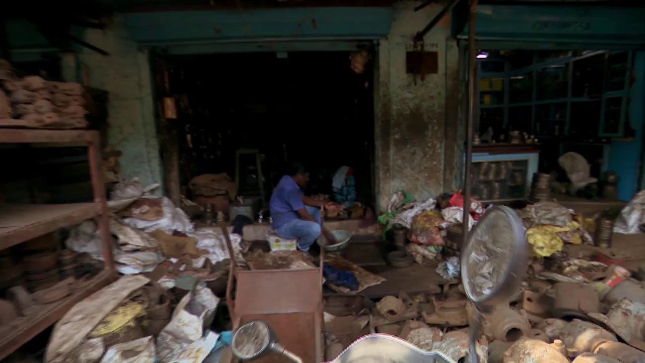 Prima misiune pentru concurenţii de la ultima şansă! Trebuie să asambleze o motocicletă cu trei componente aflate &icirc;n diferite puncte geografice!