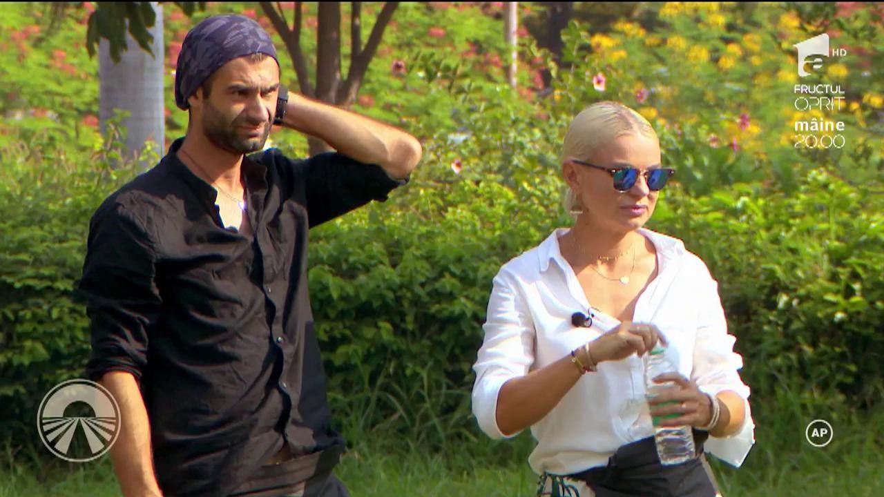 Jojo susține că se simte rău, &icirc;nsă concurenții cred este doar o tactică, se preface: &rdquo;Mi-e rău! Dă-mi apă. Lasă-mă să mă țin de tine&rdquo;