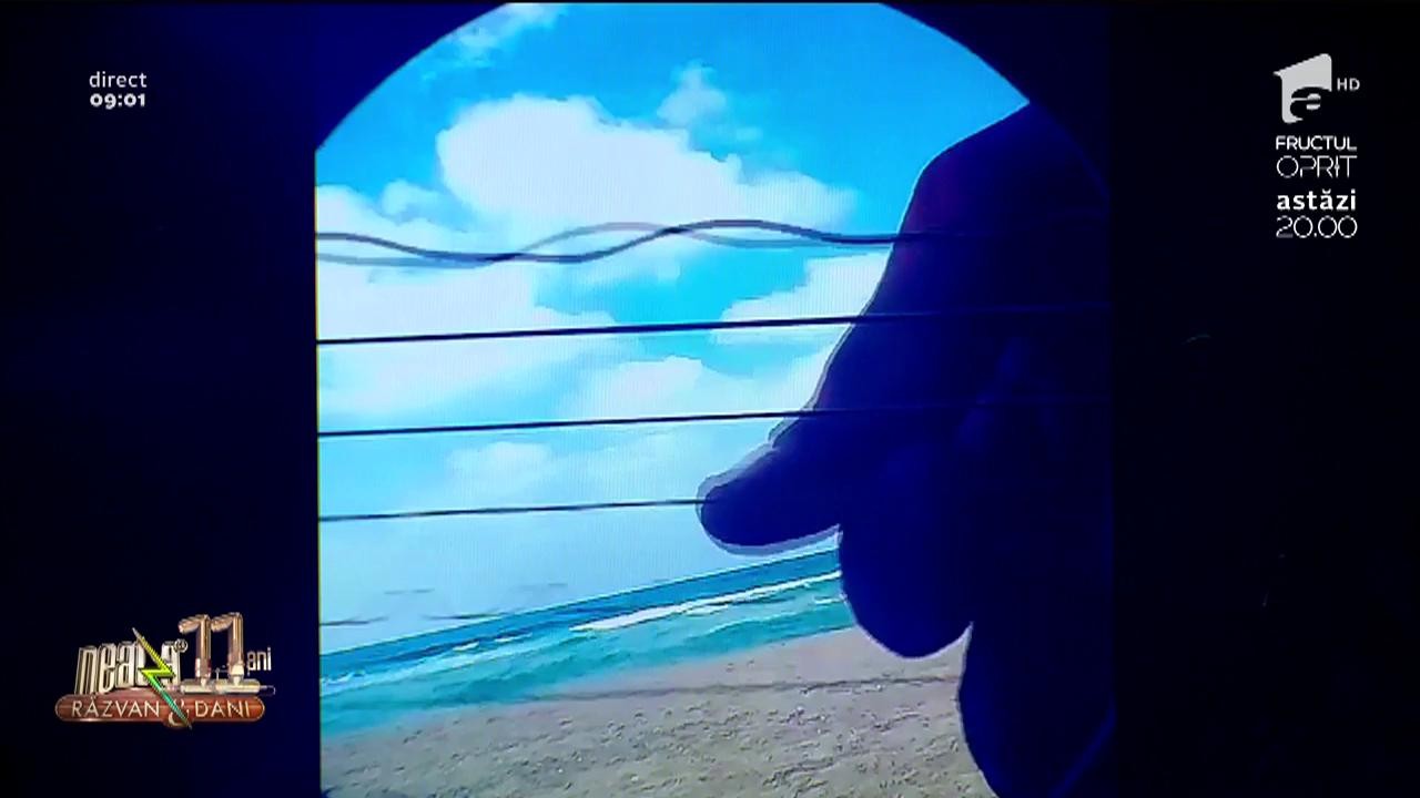 Smiley News. Filmare din chitară. Ce ai vedea dacă te-ai afla &icirc;ntr-o chitară, la malul mării