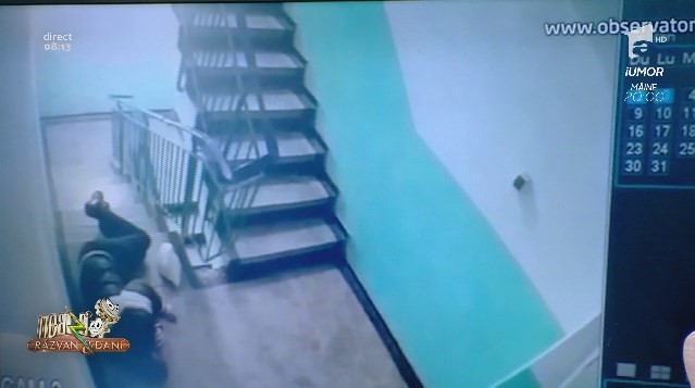 Smiley News. Momentul &icirc;n care un ieşean rămas fără bani şi-a &icirc;nscenat un jaf &icirc;n scara blocului, iar apoi a sunat la Poliție