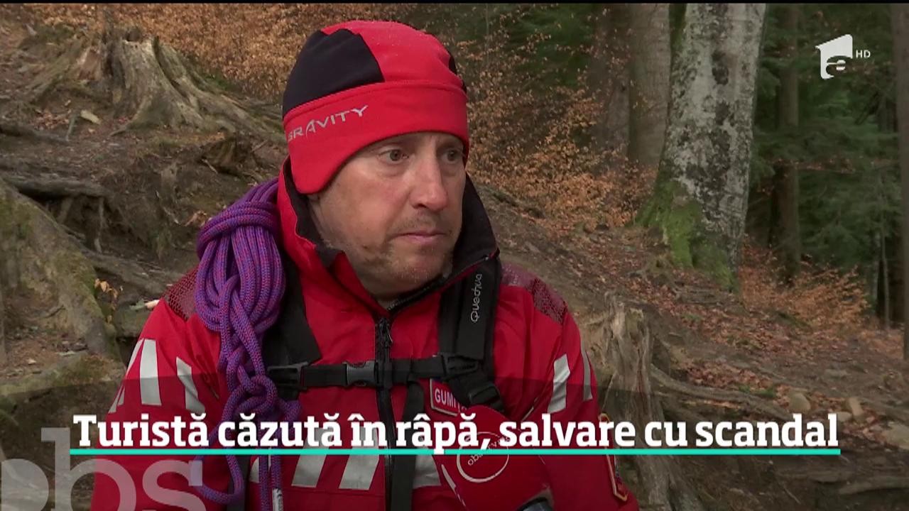 Misiune de salvare cu scandal &icirc;ntre jandarmii şi salvamontiştii, după ce o turistă a alunecat &icirc;ntr-o r&acirc;pă