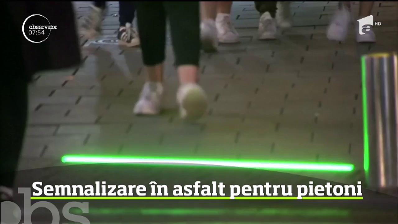 Israelienii au găsit o soluţie ingenioasă pentru pietonii care sunt cu ochii &icirc;n telefon atunci c&acirc;nd trec strada