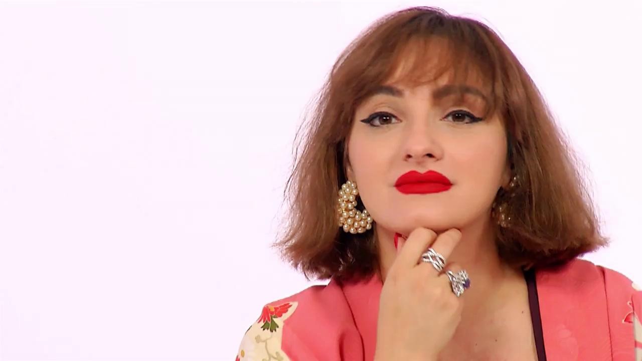 &Icirc;n prima probă din cursa pentru Ultima Șansă, concurenții trebuie să le pună un turban pe cap localnicilor