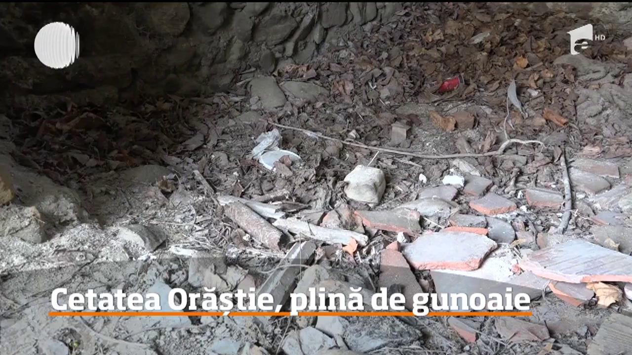 Cetatea medievală a Orăştiei, plină de gunoaie. Un turn a fost transformat &icirc;n toaletă publică!