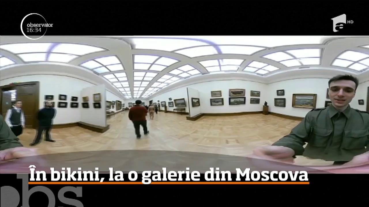 &Icirc;n bikini, la o galerie din Moscova. Imaginile au devenit virale