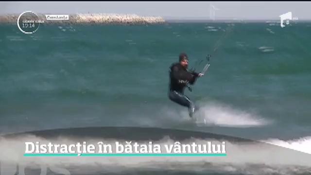 Distracție &icirc;n bătaia v&acirc;ntului, la munte și la mare
