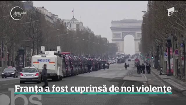 Franța a fost cuprinsă de noi violențe. Pentru al 19-lea weekend consecutiv, mii de persoane şi-au strigat &icirc;n stradă  nemulţumirea