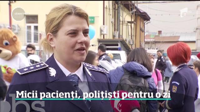 Copiilor internaţi la Spitalul Grigore Alexandrescu au devenit poliţişti pentru o zi. Au testat motocicletele agenţilor şi au admirat c&acirc;inii de intervenţie