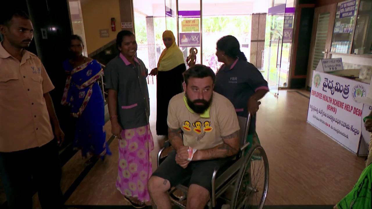 CRBL, &icirc;ngrozit de locul unde este &icirc;ngrijit Oase: Era o dugheană de cabinet. Nici ăla veterinar de la noi nu este at&acirc;t de mic și murdar!