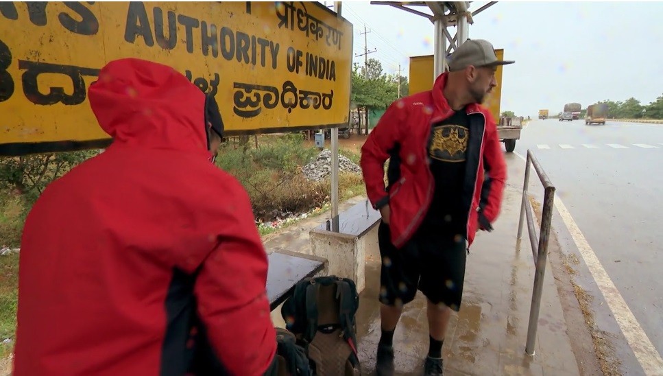 Moment greu. CRBL și Oase au fost părăsiți &icirc;n ploaie, &icirc;n mijlocul autostrăzii!