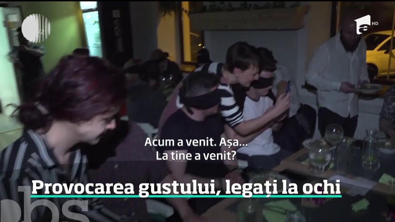 Provocare inedită pentru gurmanzii din Sibiu. Legaţi la ochi, au fost puşi să ghicească ce preparate au &icirc;n faţă